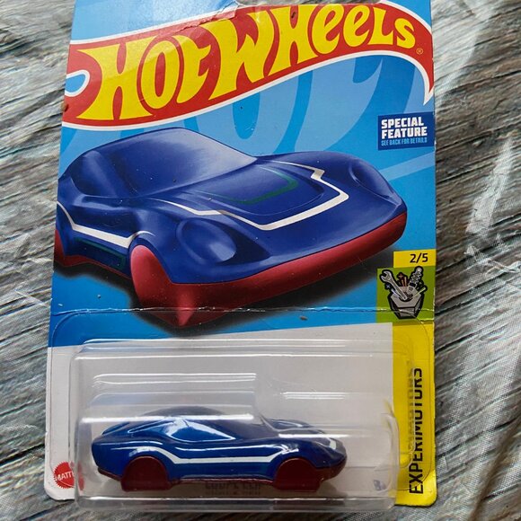 Hot Wheels Coupe Clip Blue Red 23/250 Experimotors 2/5 Key Chain - Picture 1 of 6